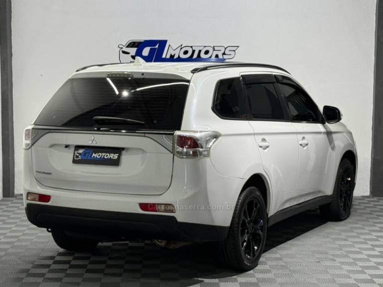 MITSUBISHI - OUTLANDER - 2014/2014 - Branca - R$ 69.900,00