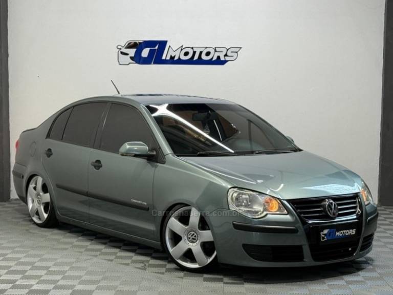 VOLKSWAGEN - POLO SEDAN - 2010/2010 - Cinza - R$ 39.900,00