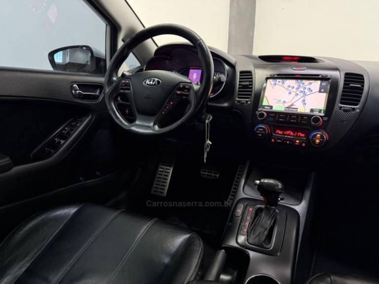 KIA MOTORS - CERATO - 2015/2015 - Branca - R$ 69.900,00