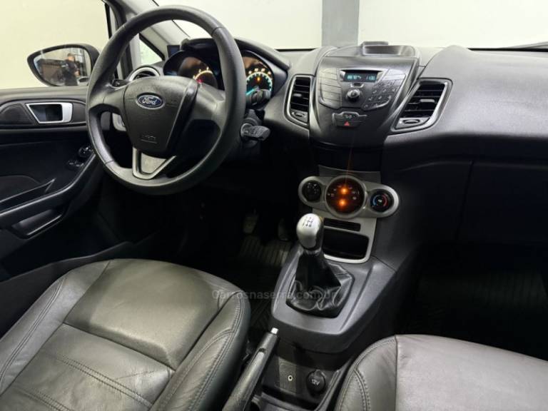 FORD - FIESTA - 2014/2014 - Prata - R$ 45.900,00