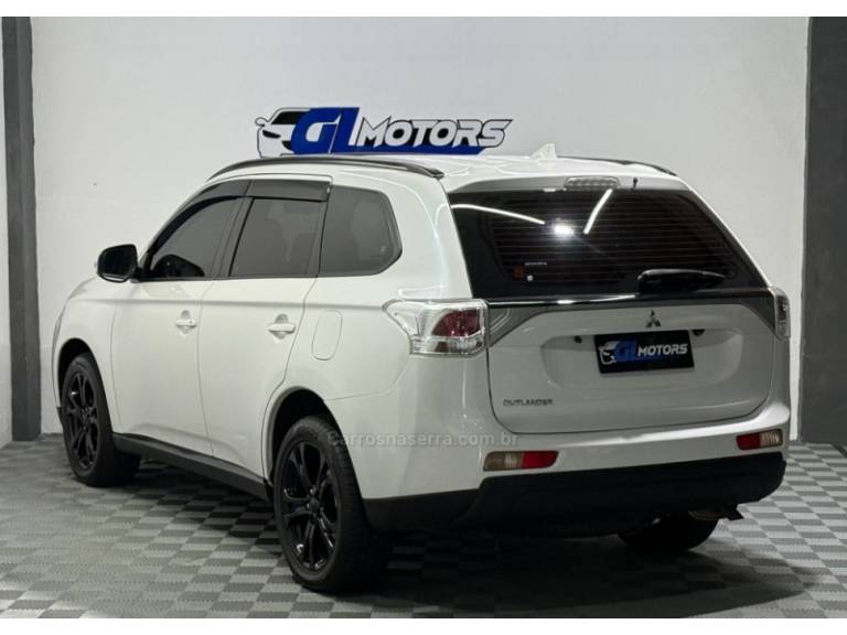 MITSUBISHI - OUTLANDER - 2014/2014 - Branca - R$ 69.900,00